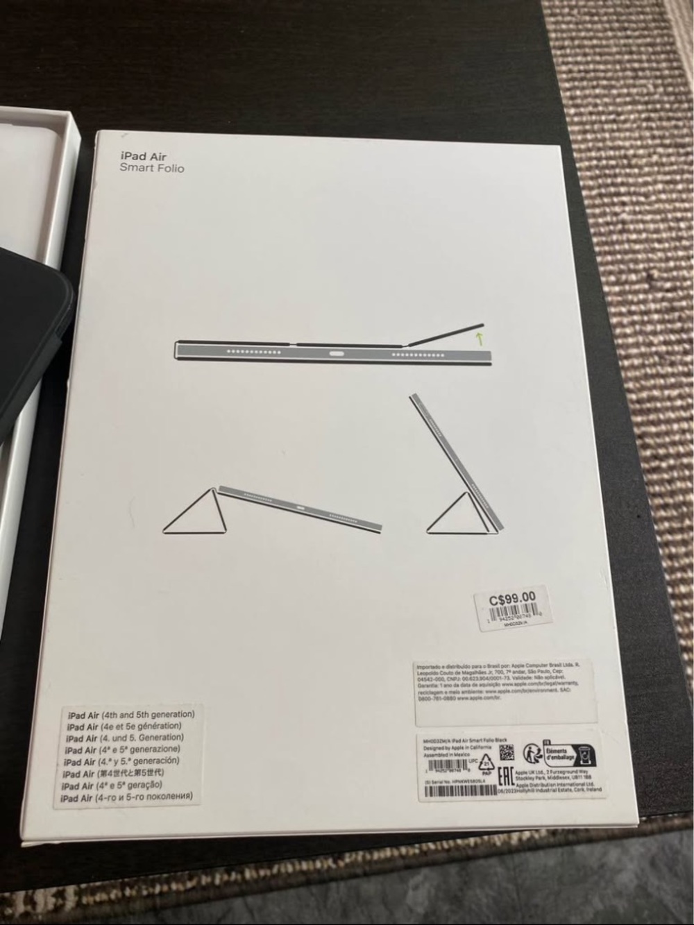 Apple Black Tri-Fold Smart Cover for iPad - Picture 4 of 4